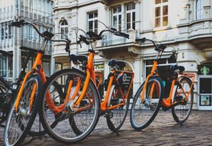 <a>Fördelarna med att använda en cykel mer i en värld full av bilar</a>